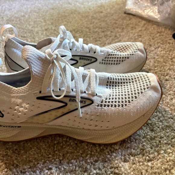 Like new! Brooks 🤩Women's Levitate StealthFit 6 White and Black Athletic Shoes - Picture 2 of 5